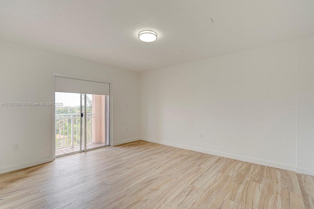 Recently Rented: $3,600 (2 beds, 2 baths, 1030 Square Feet)