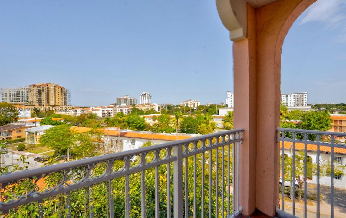 Recently Rented: $3,600 (2 beds, 2 baths, 1030 Square Feet)