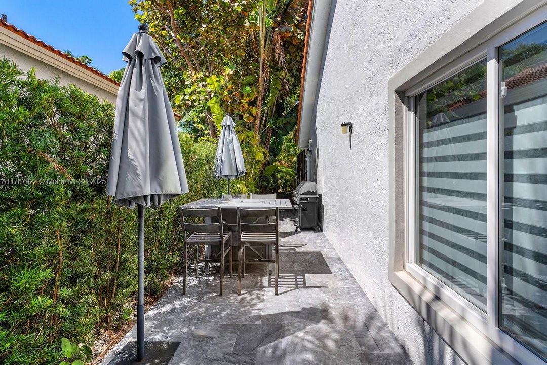 待售: $899,000 (4 贝兹, 4 浴室, 2722 平方英尺)