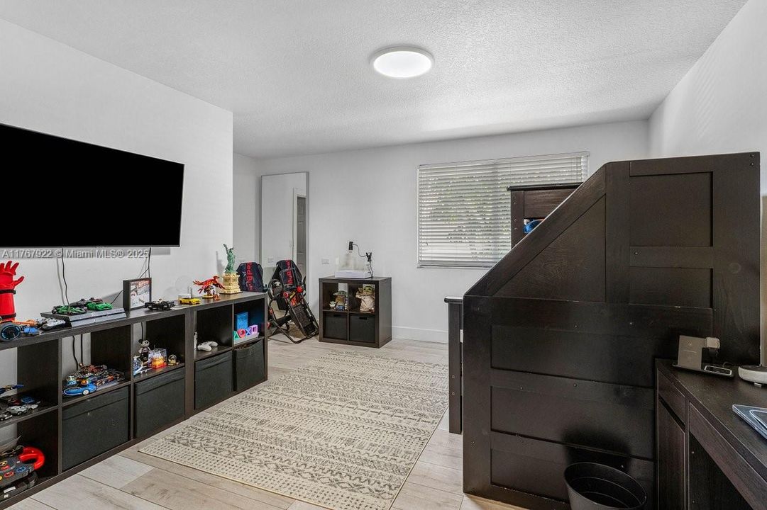 待售: $899,000 (4 贝兹, 4 浴室, 2722 平方英尺)