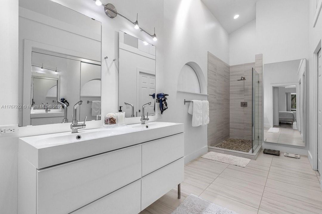 待售: $899,000 (4 贝兹, 4 浴室, 2722 平方英尺)