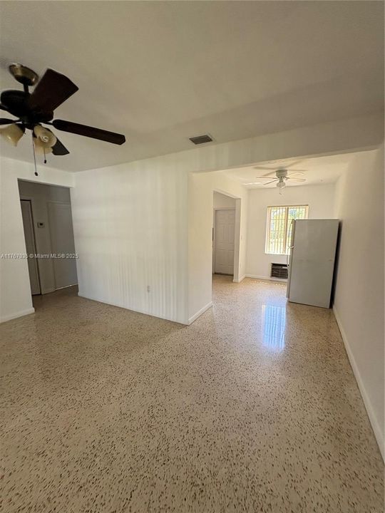 Recently Rented: $2,650 (2 beds, 1 baths, 978 Square Feet)