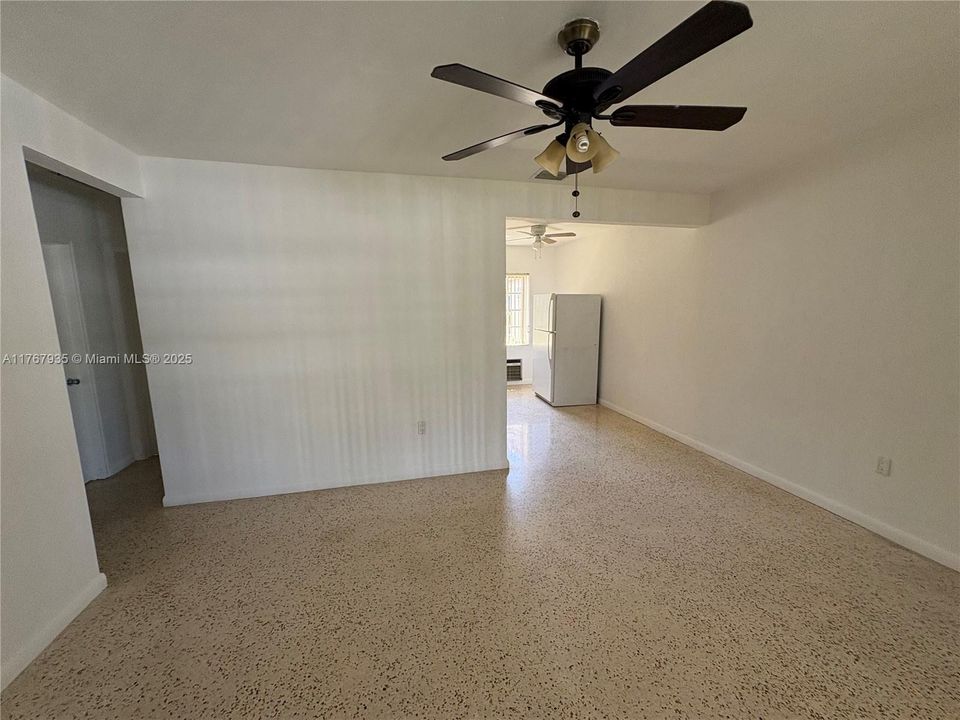 Recently Rented: $2,650 (2 beds, 1 baths, 978 Square Feet)