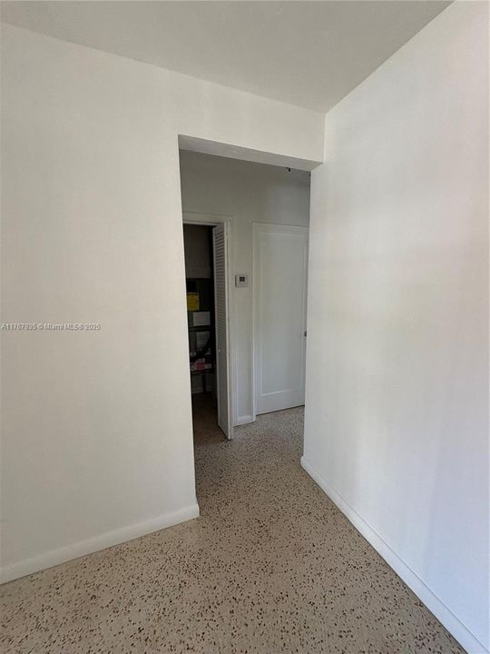 Recently Rented: $2,650 (2 beds, 1 baths, 978 Square Feet)