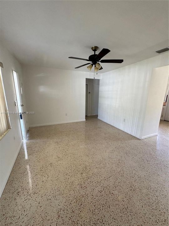 Recently Rented: $2,650 (2 beds, 1 baths, 978 Square Feet)