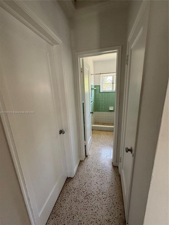 Recently Rented: $2,650 (2 beds, 1 baths, 978 Square Feet)