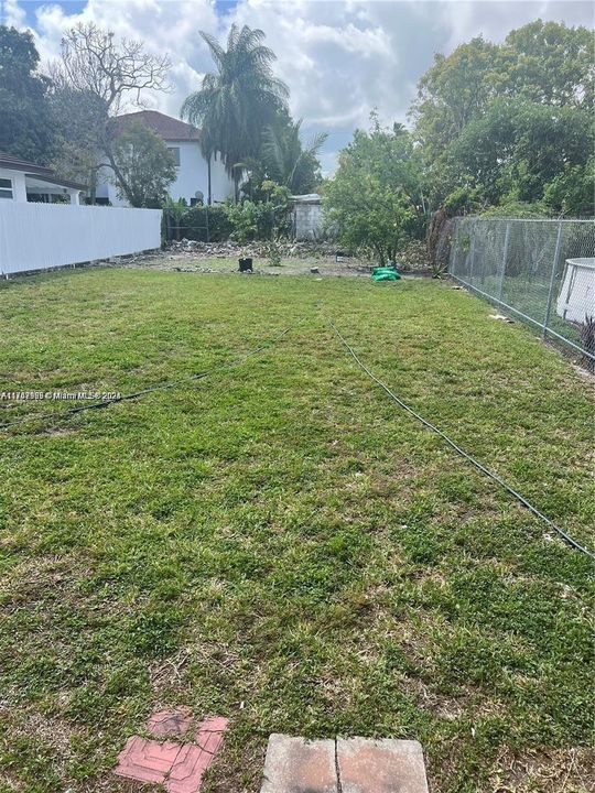 Recently Rented: $2,650 (2 beds, 1 baths, 978 Square Feet)