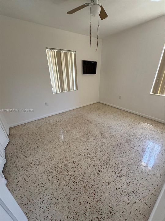 Recently Rented: $2,650 (2 beds, 1 baths, 978 Square Feet)