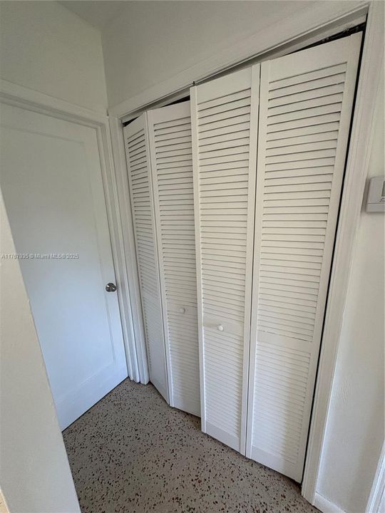 Recently Rented: $2,650 (2 beds, 1 baths, 978 Square Feet)