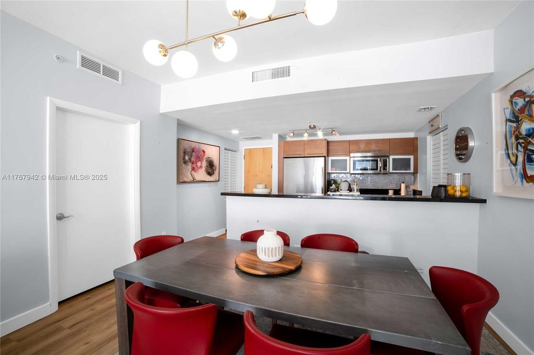 For Rent: $3,900 (2 beds, 2 baths, 1044 Square Feet)