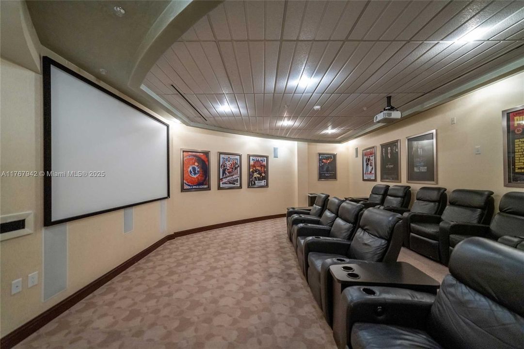 For Rent: $3,900 (2 beds, 2 baths, 1044 Square Feet)