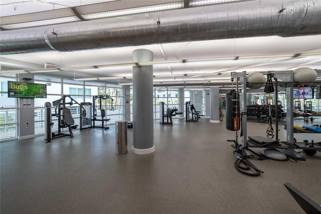 For Rent: $3,900 (2 beds, 2 baths, 1044 Square Feet)