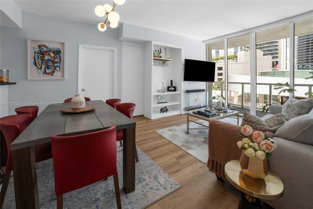 For Rent: $3,900 (2 beds, 2 baths, 1044 Square Feet)