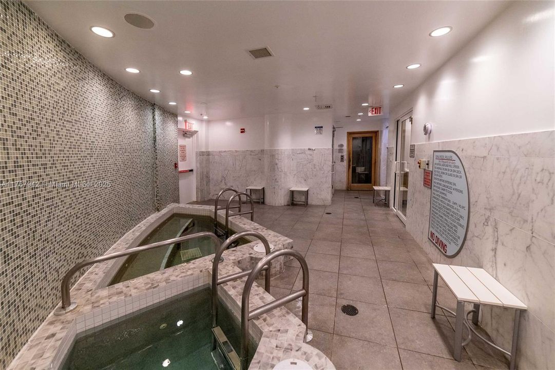 For Rent: $3,900 (2 beds, 2 baths, 1044 Square Feet)