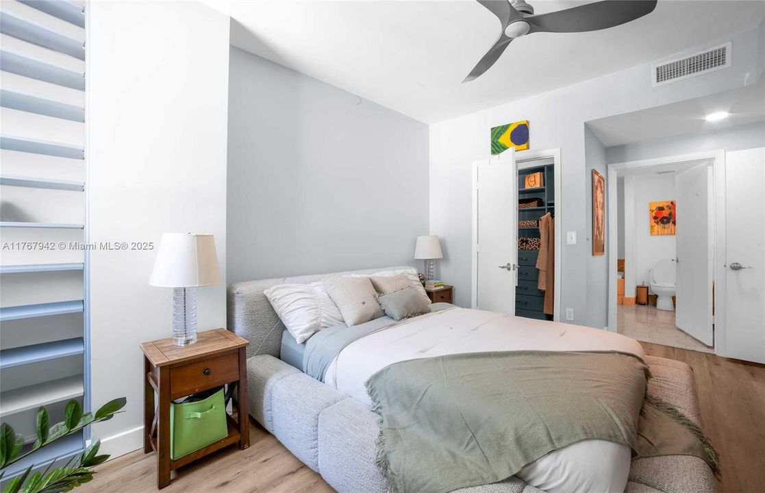 For Rent: $3,900 (2 beds, 2 baths, 1044 Square Feet)