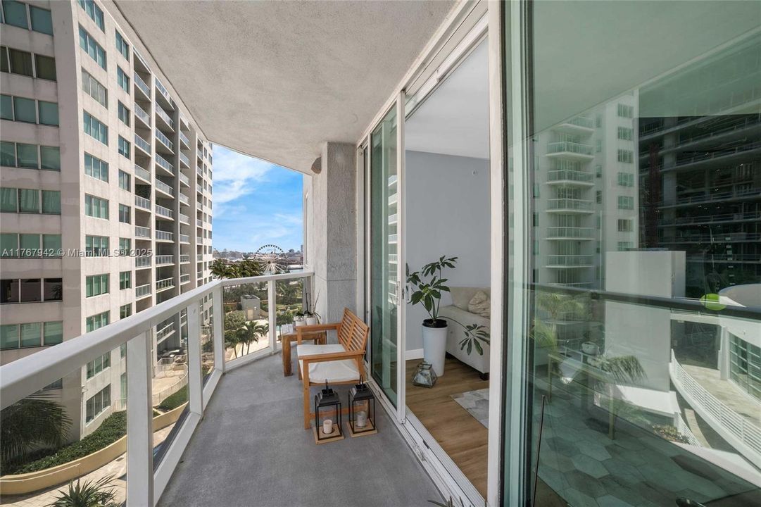 For Rent: $3,900 (2 beds, 2 baths, 1044 Square Feet)