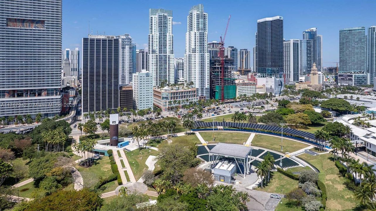 For Rent: $3,900 (2 beds, 2 baths, 1044 Square Feet)