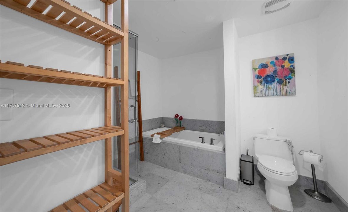 For Rent: $3,900 (2 beds, 2 baths, 1044 Square Feet)