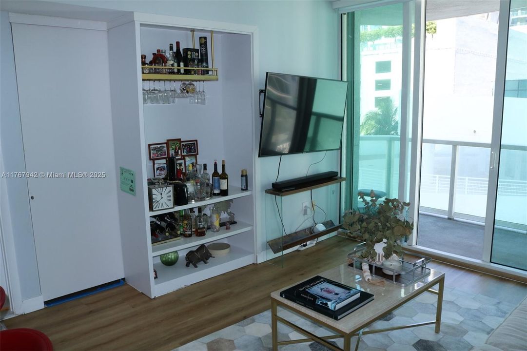 For Rent: $3,900 (2 beds, 2 baths, 1044 Square Feet)