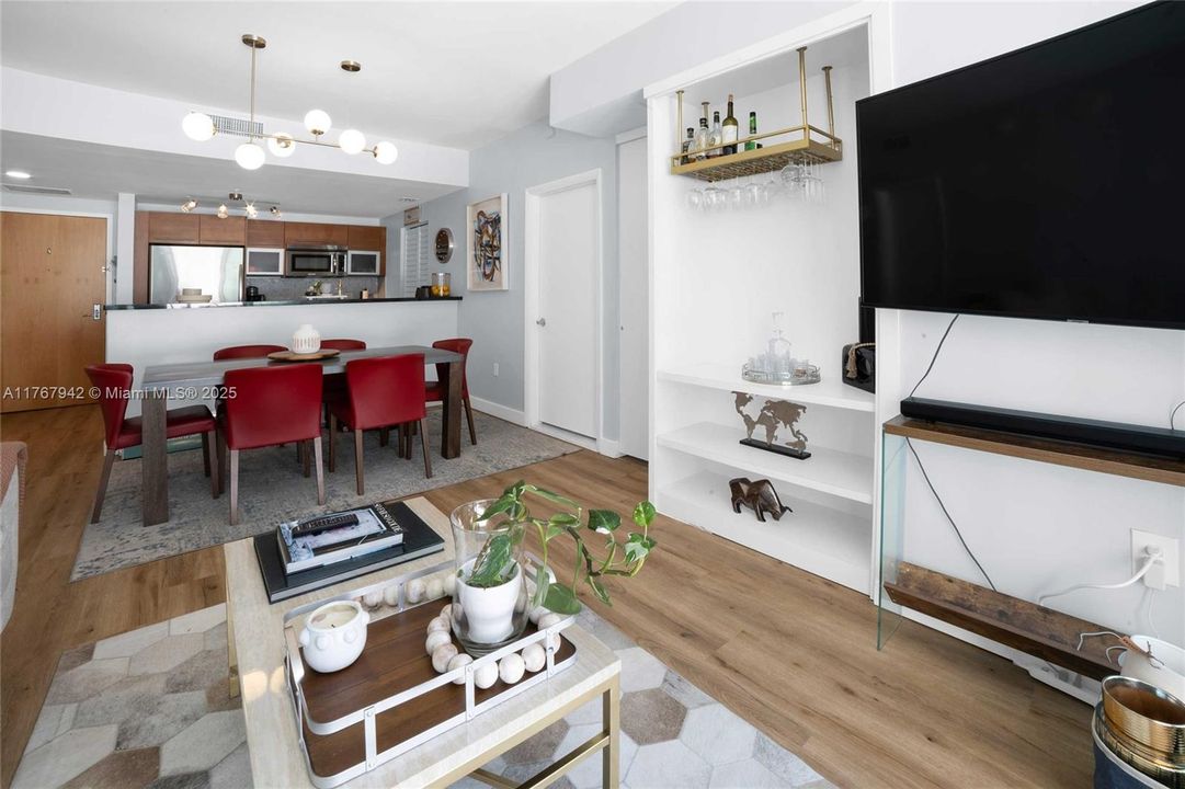 For Rent: $3,900 (2 beds, 2 baths, 1044 Square Feet)