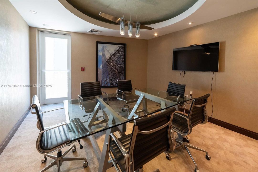 For Rent: $3,900 (2 beds, 2 baths, 1044 Square Feet)