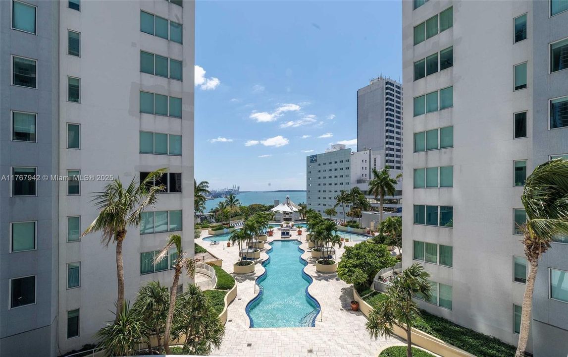 For Rent: $3,900 (2 beds, 2 baths, 1044 Square Feet)