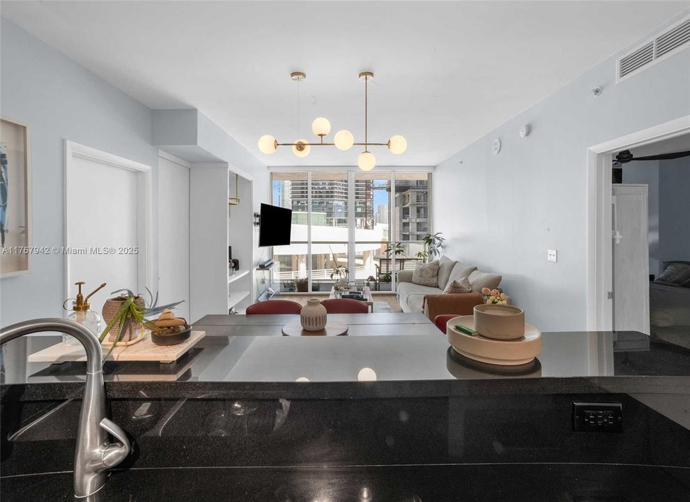 For Rent: $3,900 (2 beds, 2 baths, 1044 Square Feet)