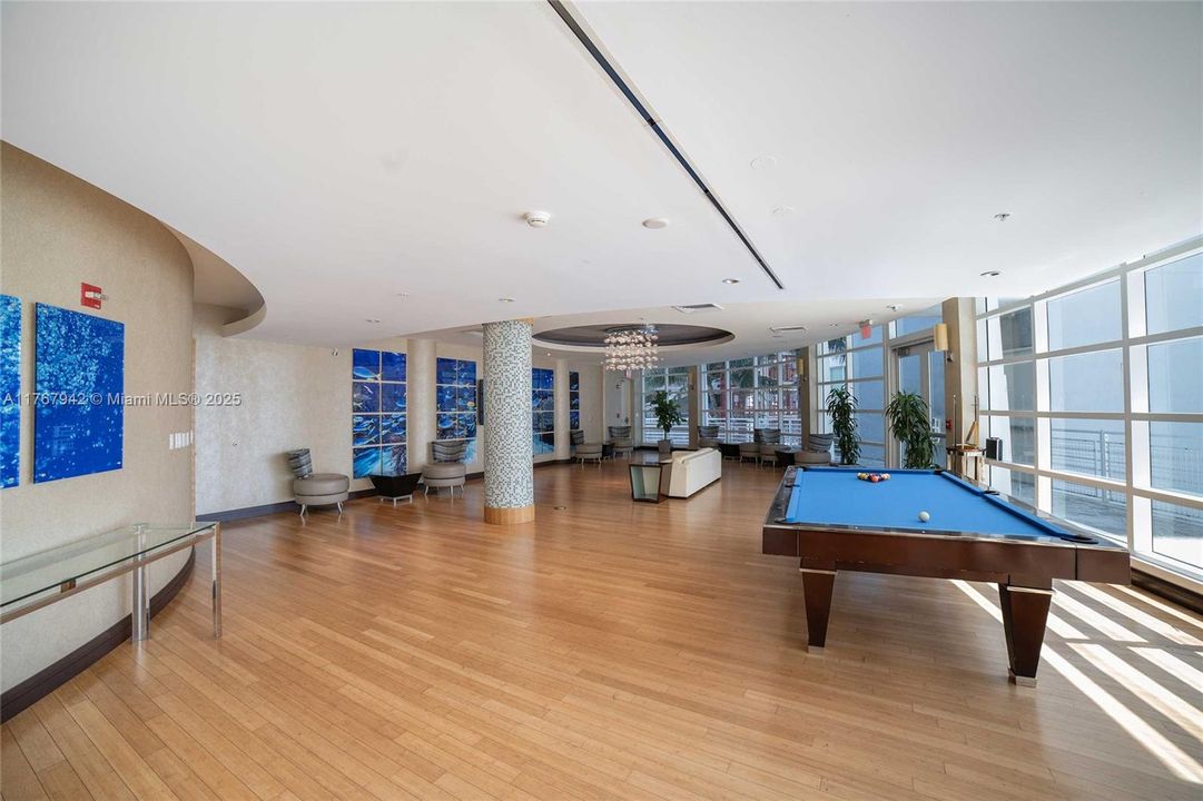 For Rent: $3,900 (2 beds, 2 baths, 1044 Square Feet)