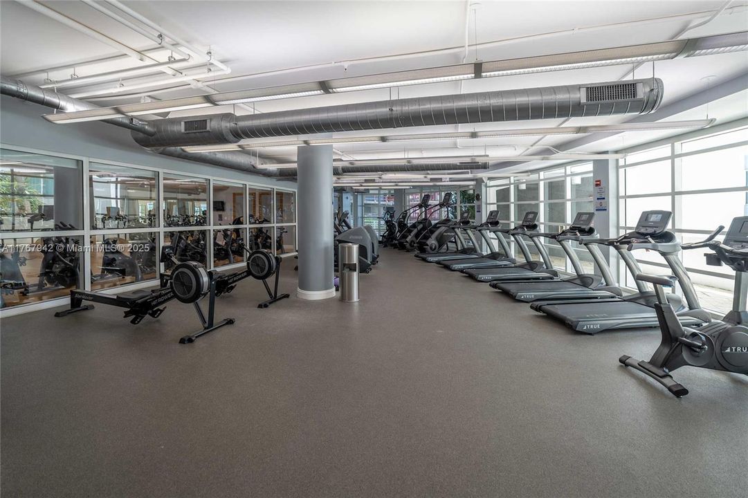 For Rent: $3,900 (2 beds, 2 baths, 1044 Square Feet)