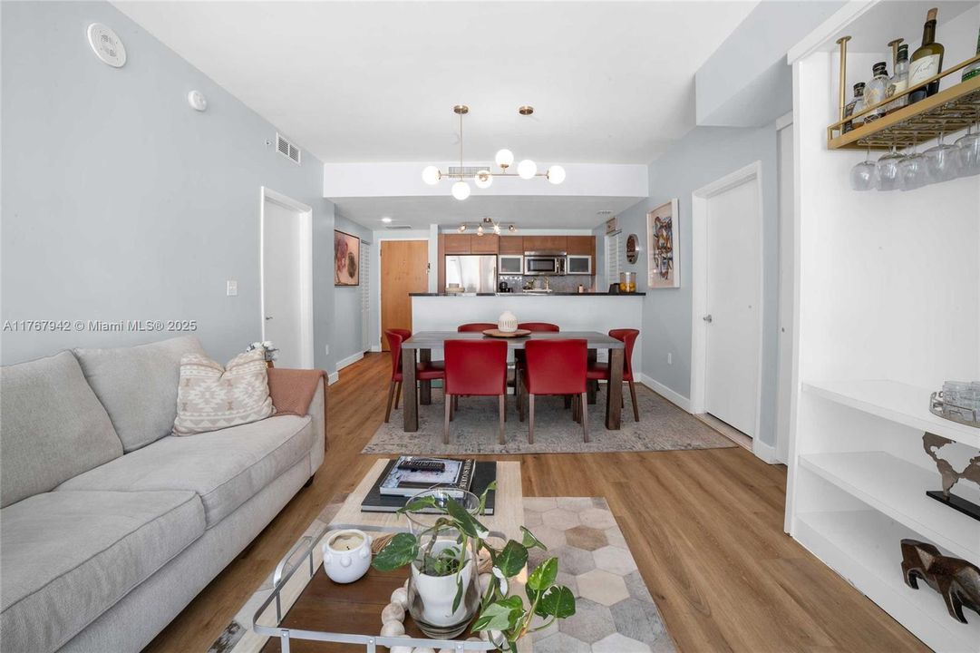 For Rent: $3,900 (2 beds, 2 baths, 1044 Square Feet)