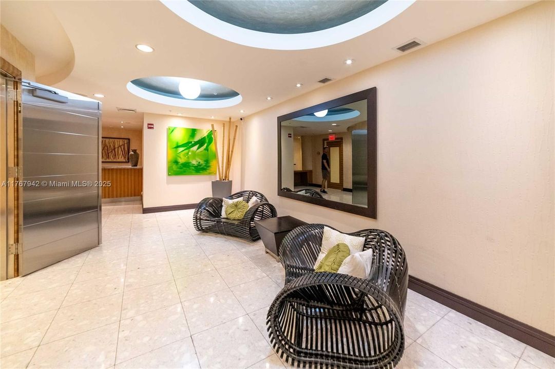 For Rent: $3,900 (2 beds, 2 baths, 1044 Square Feet)