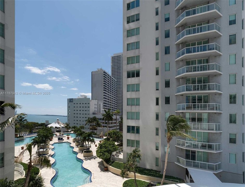 For Rent: $3,900 (2 beds, 2 baths, 1044 Square Feet)