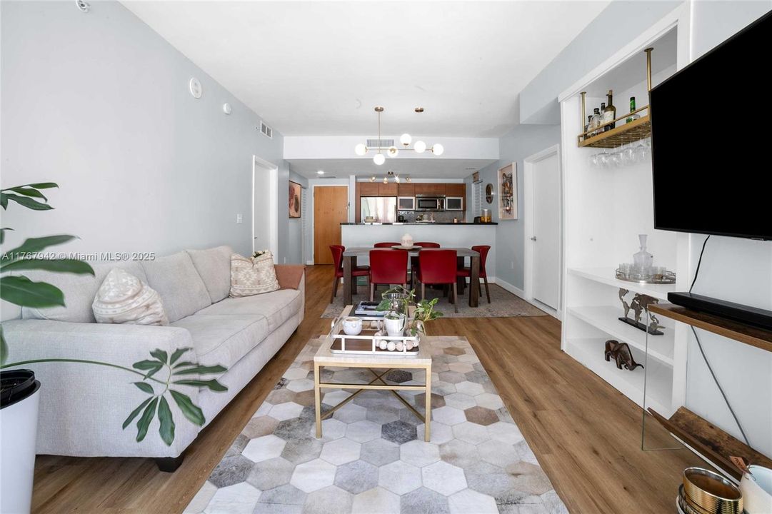 For Rent: $3,900 (2 beds, 2 baths, 1044 Square Feet)