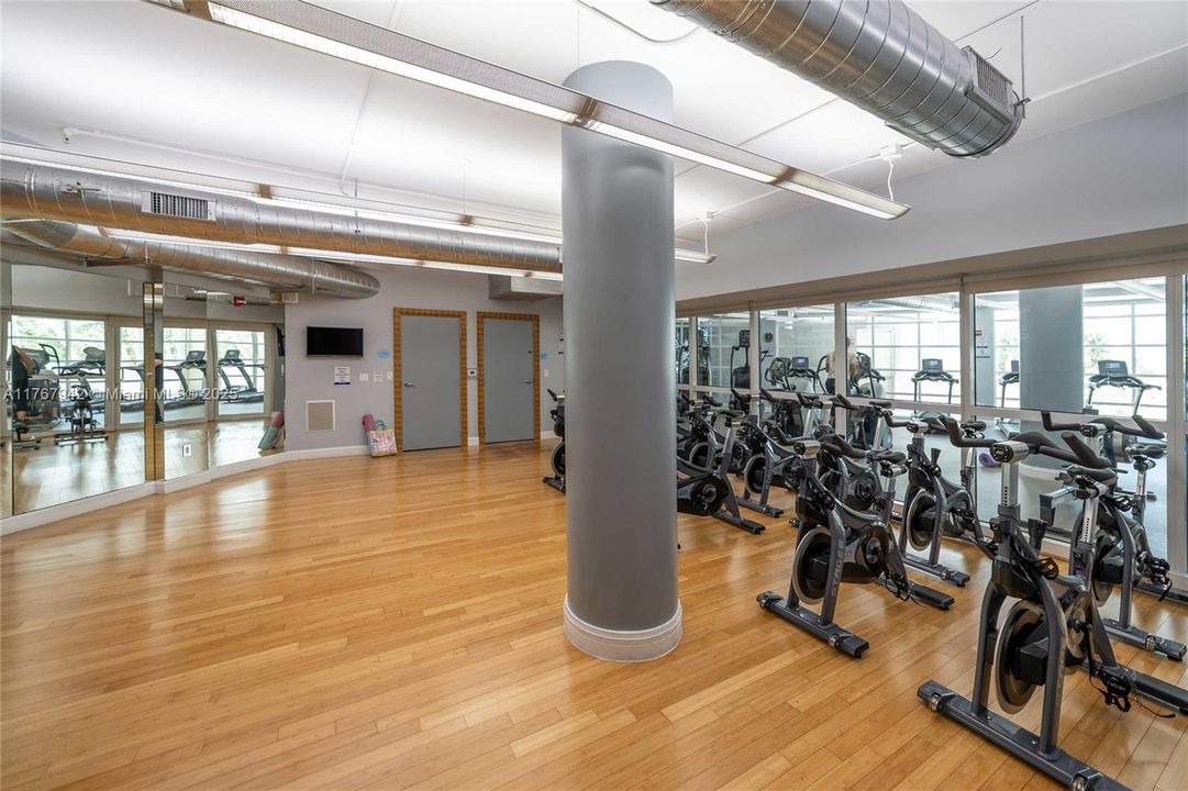 For Rent: $3,900 (2 beds, 2 baths, 1044 Square Feet)