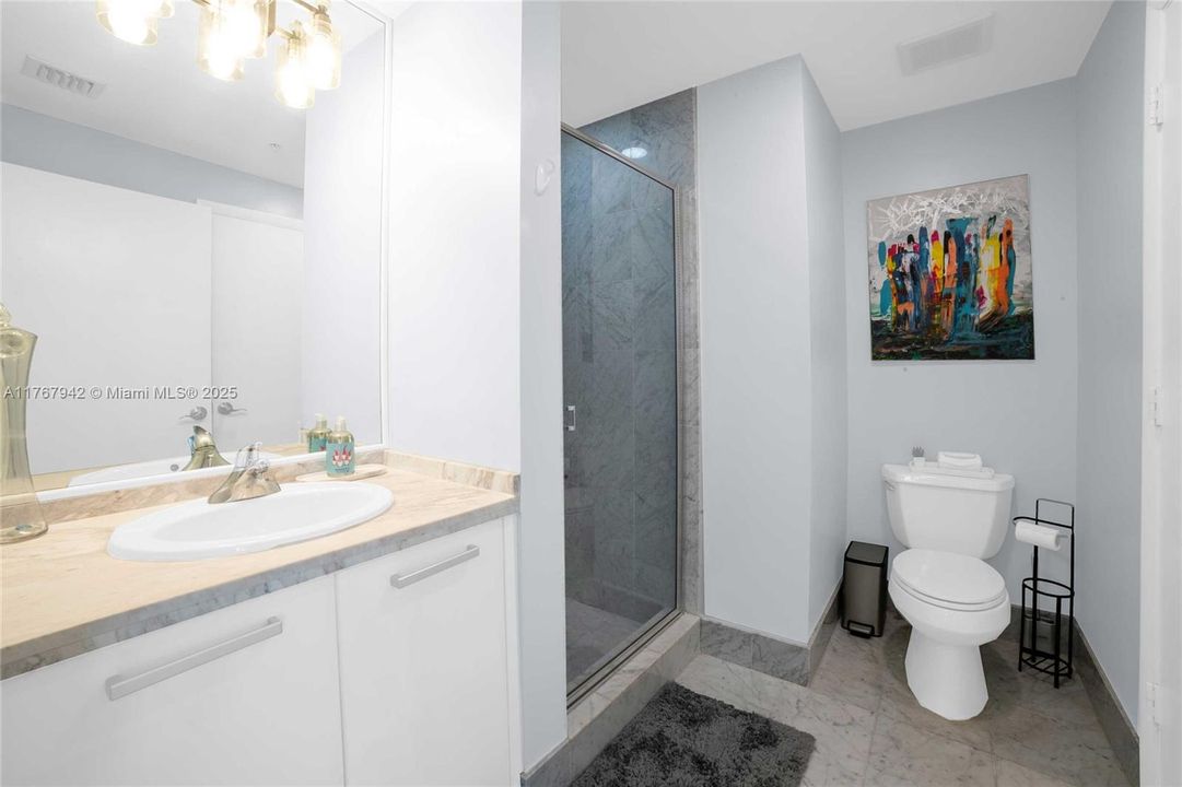 For Rent: $3,900 (2 beds, 2 baths, 1044 Square Feet)