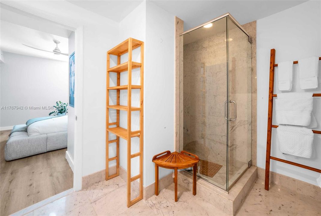 For Rent: $3,900 (2 beds, 2 baths, 1044 Square Feet)