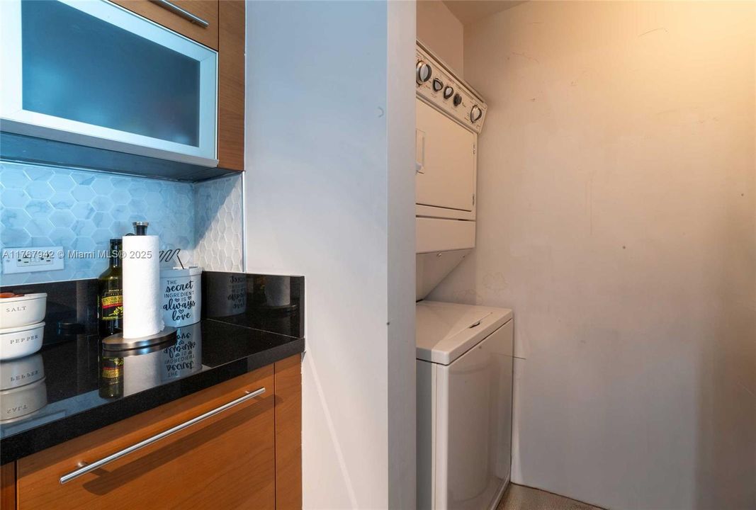 For Rent: $3,900 (2 beds, 2 baths, 1044 Square Feet)