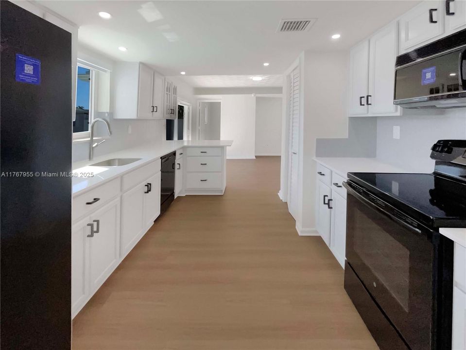 最近售出: $670,000 (3 贝兹, 2 浴室, 1593 平方英尺)