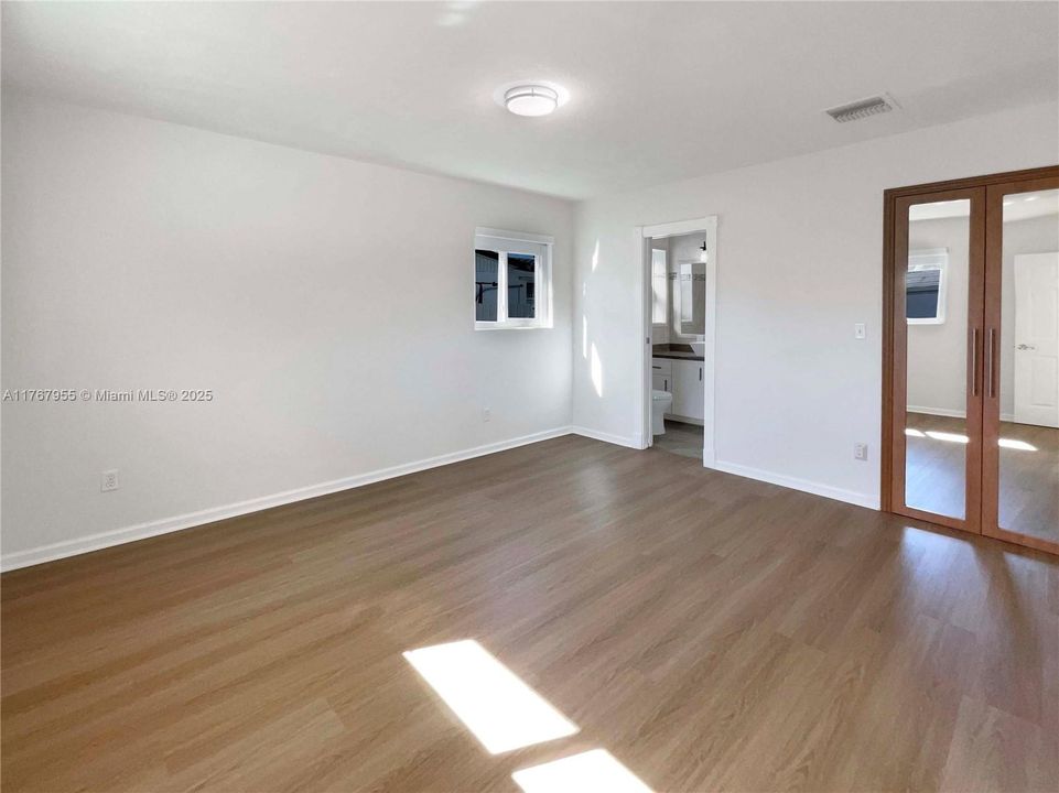 最近售出: $670,000 (3 贝兹, 2 浴室, 1593 平方英尺)