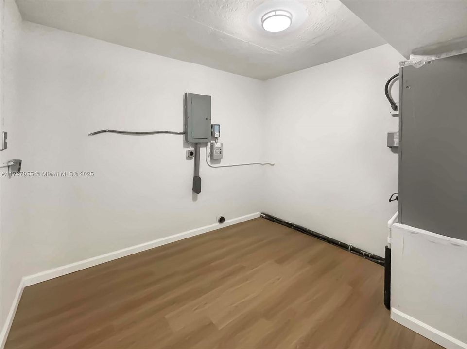 最近售出: $670,000 (3 贝兹, 2 浴室, 1593 平方英尺)