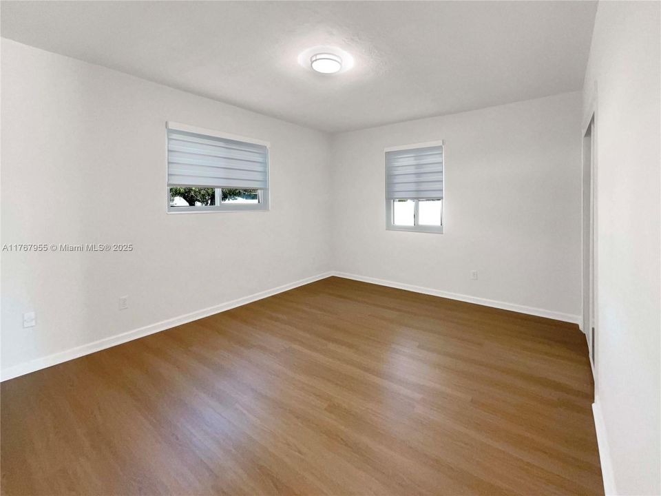 最近售出: $670,000 (3 贝兹, 2 浴室, 1593 平方英尺)