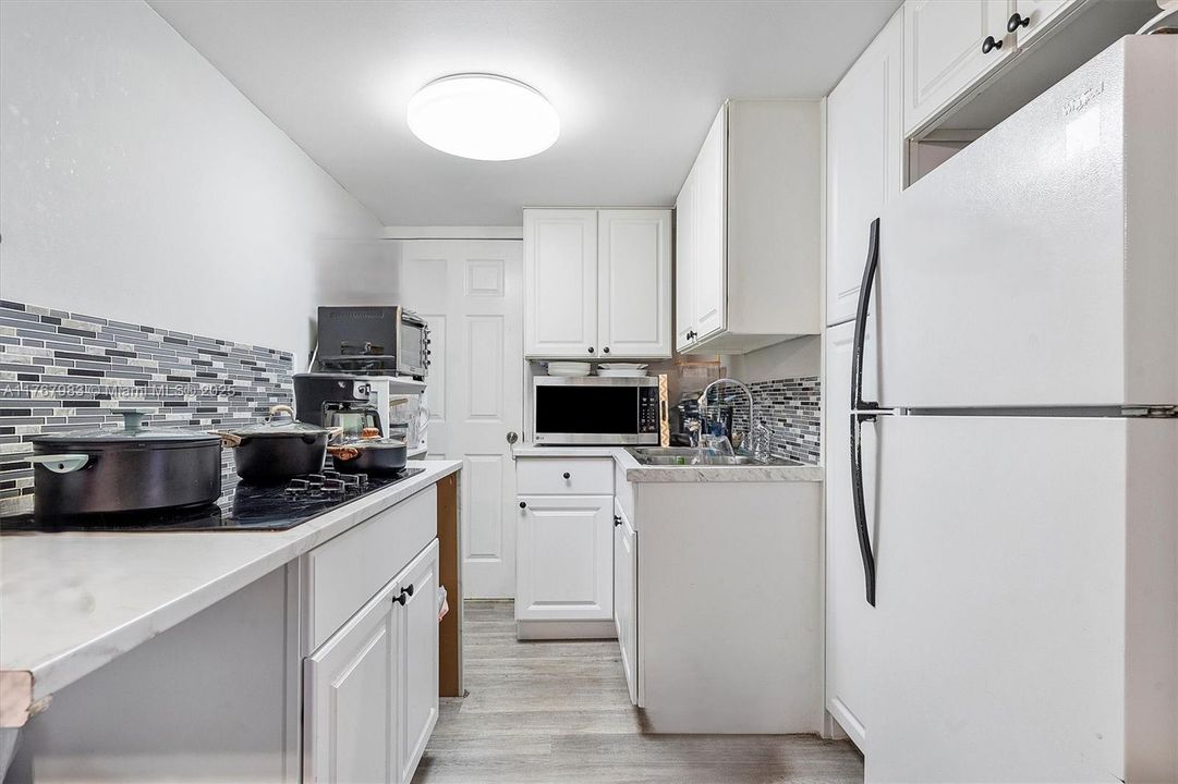 最近售出: $599,950 (4 贝兹, 3 浴室, 1884 平方英尺)