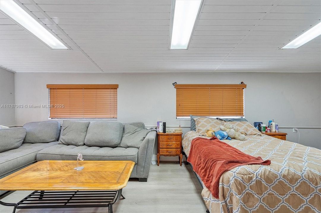 最近售出: $599,950 (4 贝兹, 3 浴室, 1884 平方英尺)