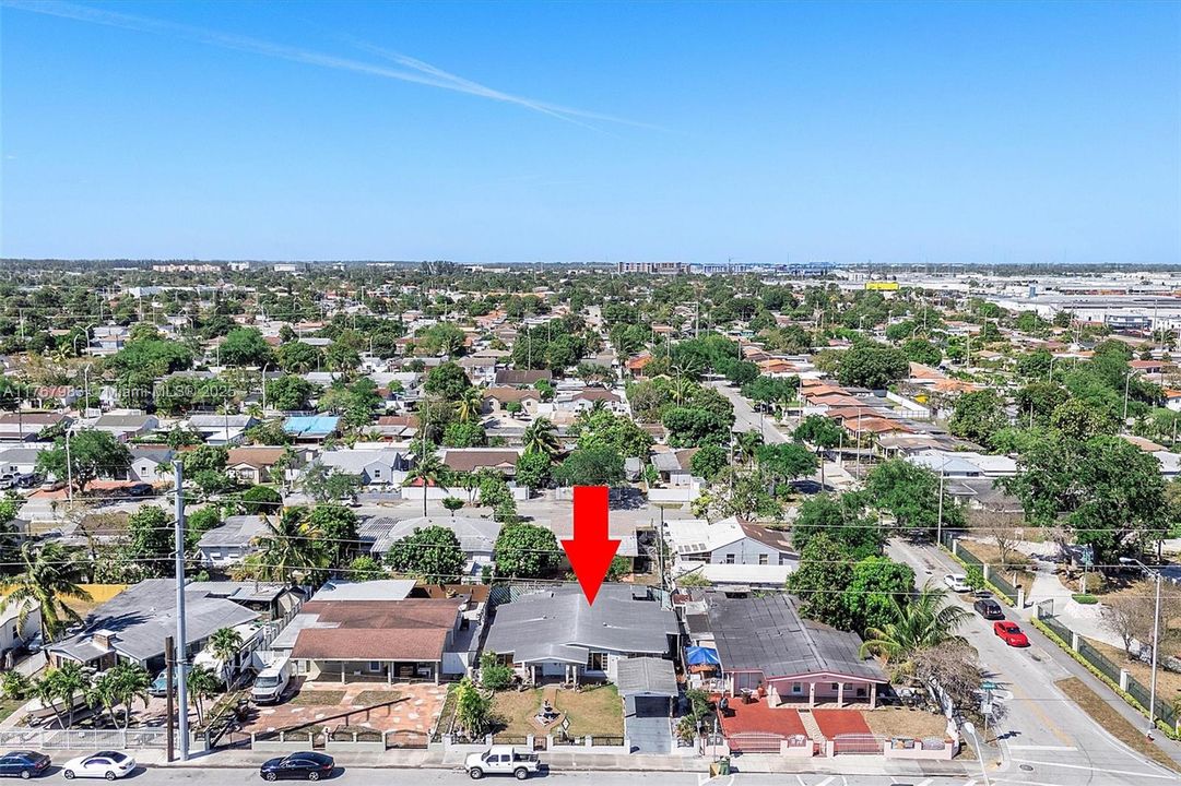 最近售出: $599,950 (4 贝兹, 3 浴室, 1884 平方英尺)