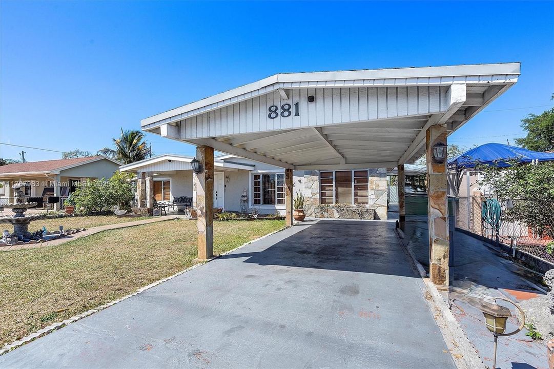 最近售出: $599,950 (4 贝兹, 3 浴室, 1884 平方英尺)