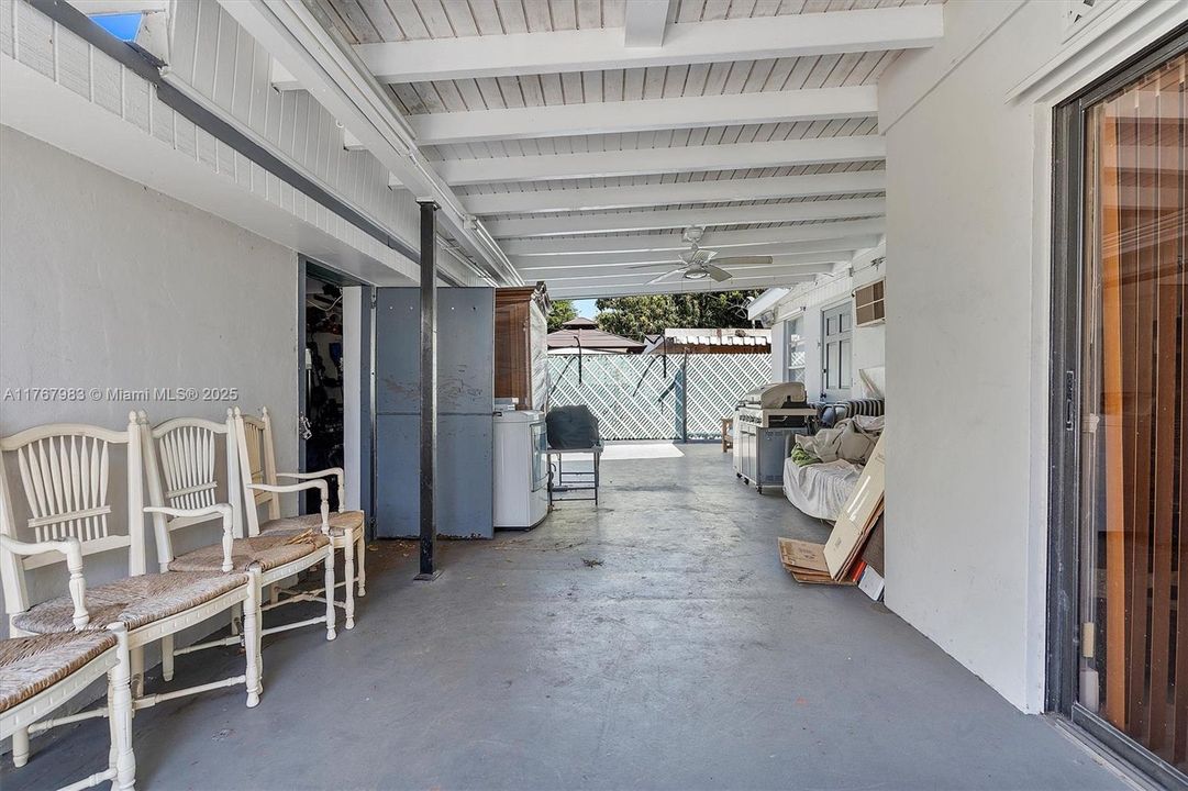 最近售出: $599,950 (4 贝兹, 3 浴室, 1884 平方英尺)