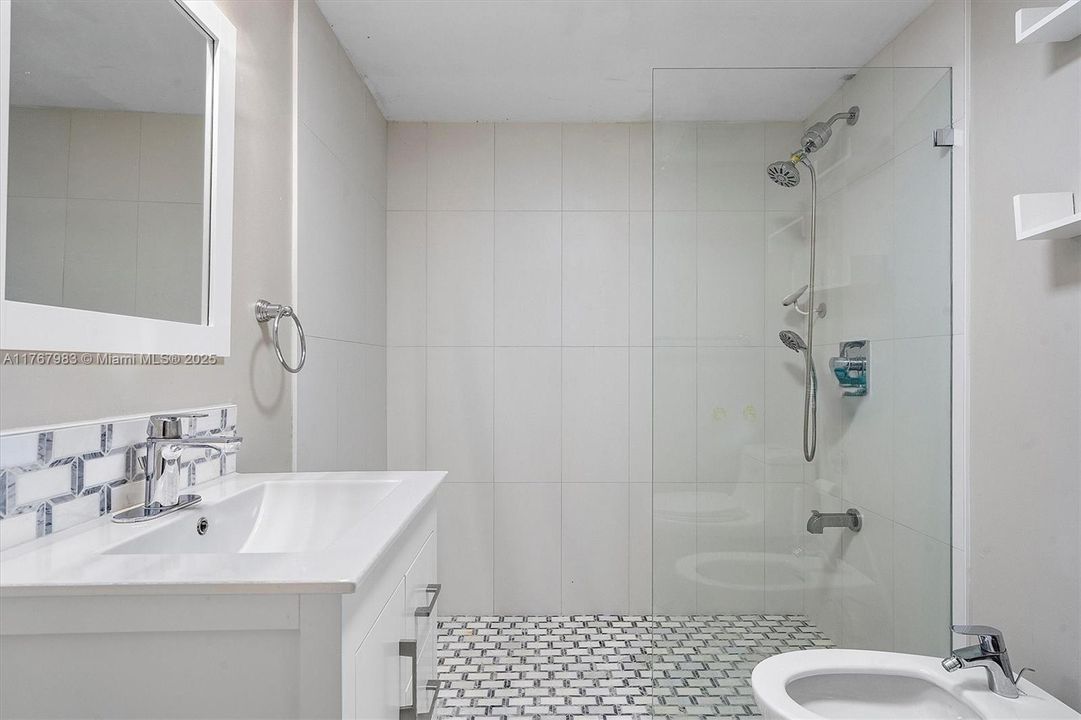 最近售出: $599,950 (4 贝兹, 3 浴室, 1884 平方英尺)