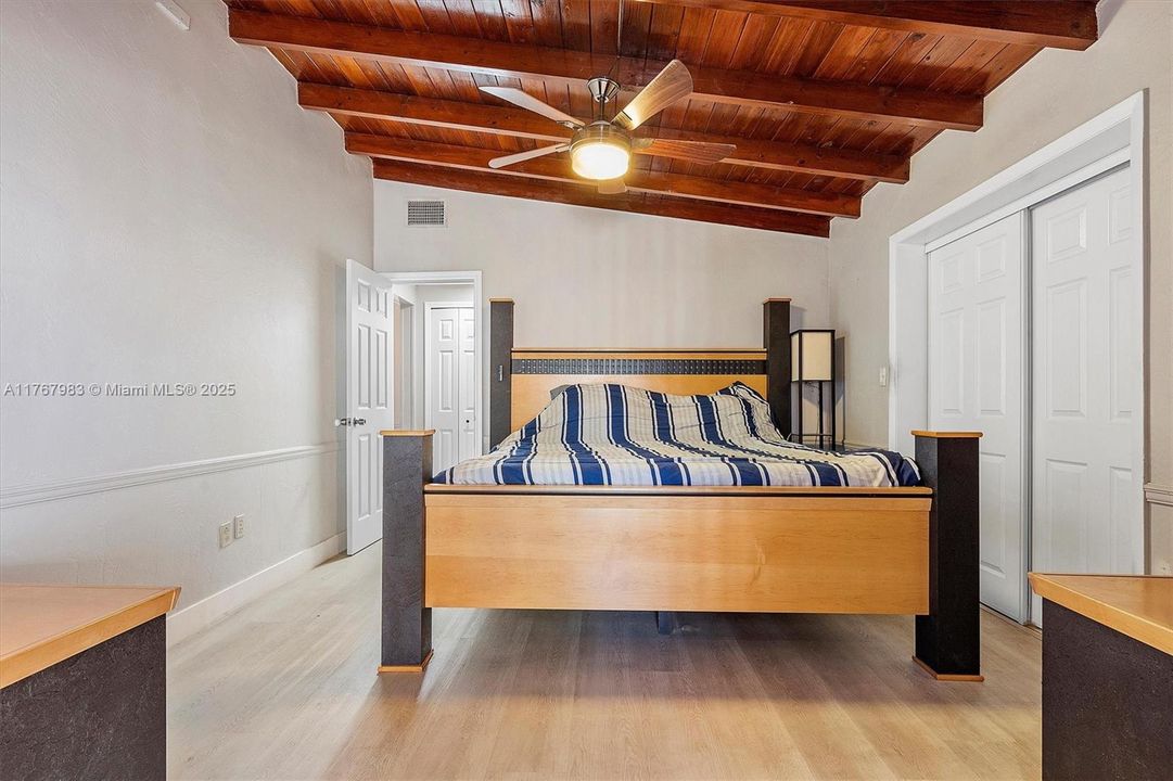 最近售出: $599,950 (4 贝兹, 3 浴室, 1884 平方英尺)