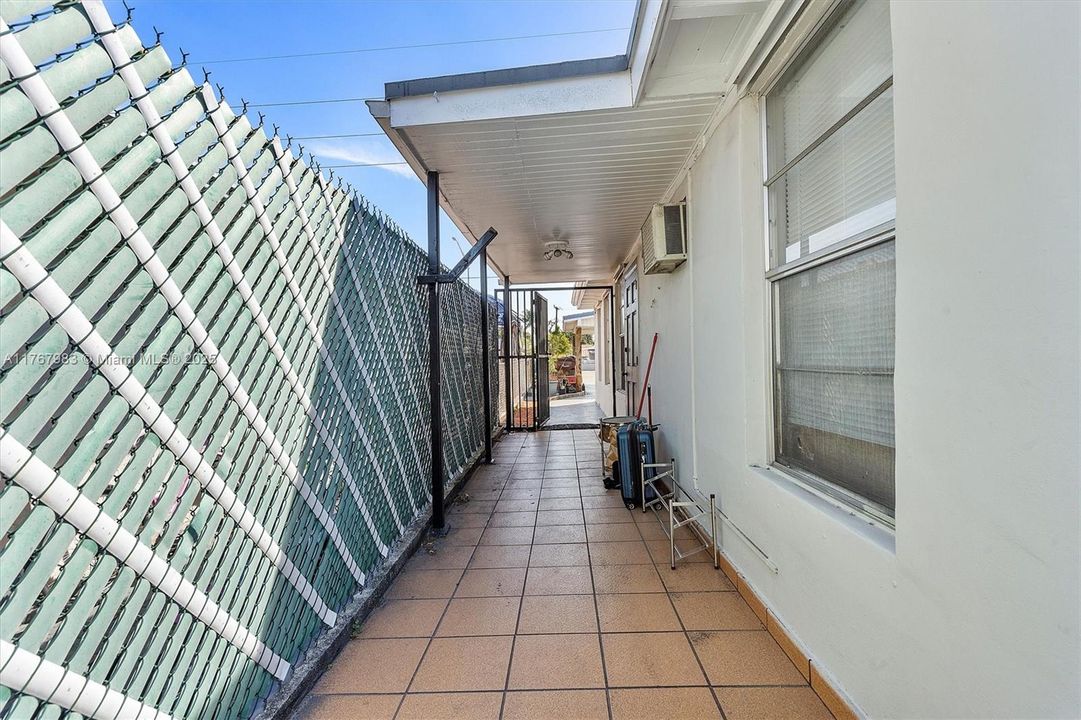 最近售出: $599,950 (4 贝兹, 3 浴室, 1884 平方英尺)