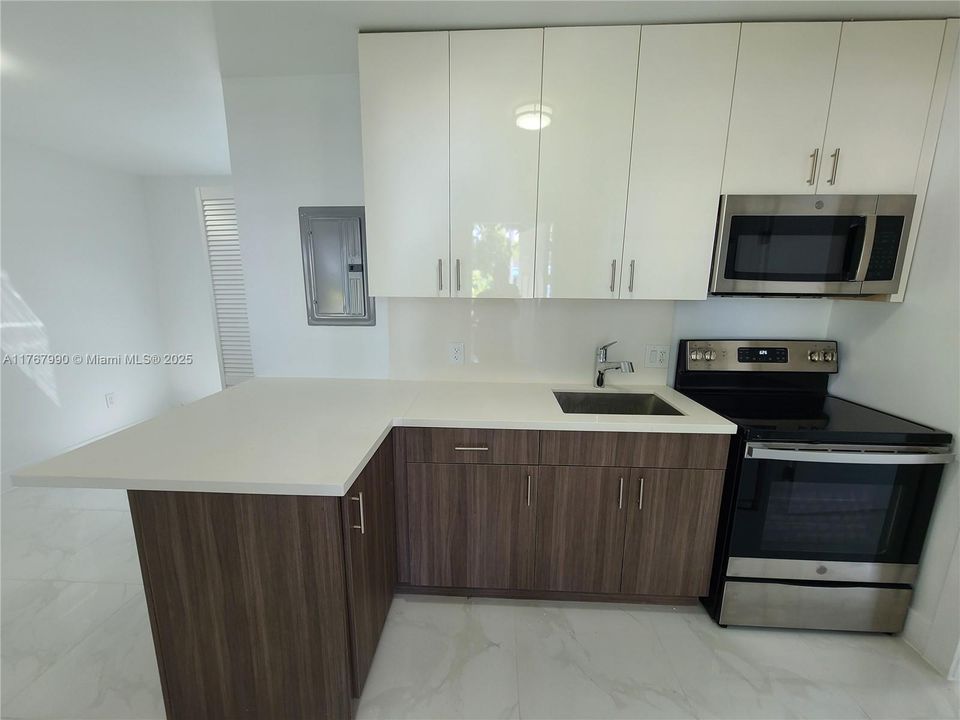 Recently Rented: $1,620 (1 beds, 1 baths, 2152 Square Feet)